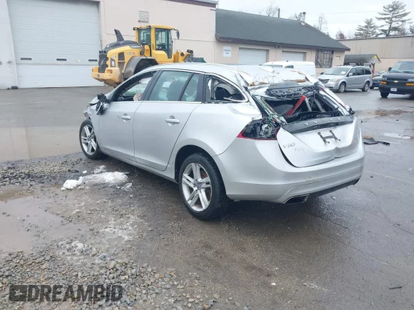 ✅ 2015 Volvo V60 T5 Drive-E Premier • VIN: YV140MEK9F1218549 • Лот: 41728257. Опубликован ранее на IAAI с пробегом 131 844 миль. Бесплатный доступ к архиву аукционных продаж из США и подробный отчёт об истории автомобиля на DreamBid. Изображение 3.