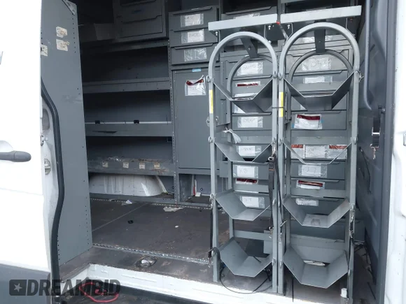 ✅ 2013 Mercedes-Benz Sprinter Cargo • VIN: WD3PE7CC8D5796076 • Lot: 43688575. Wystawiony na IAAI z przebiegiem 363 451 mil. Bezpłatny archiwum sprzedaży aukcyjnych z USA i szczegółowy raport historii pojazdu na DreamBid. Zdjęcie 8.