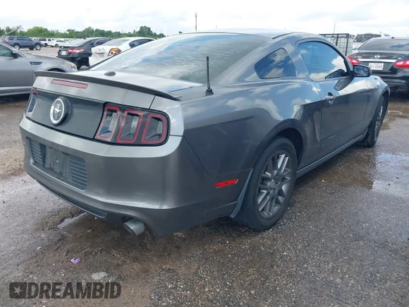 ✅ 2013 Ford Mustang Premium • VIN: 1ZVBP8AM7D5283149 • Лот: 45267318. Опубліковано раніше на IAAI з пробігом 167 219 миль. Безкоштовний доступ до архіву аукціонних продажів зі США та докладний звіт про історію автомобіля на DreamBid. Зображення 4.