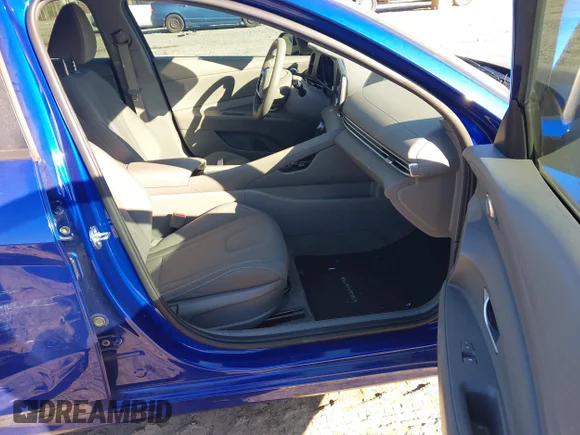 ✅ 2023 Hyundai Elantra Blue • VIN: KMHLM4AJXPU079806 • Lot: 43926272. Wystawiony na IAAI z przebiegiem 50 918 mil. Bezpłatny archiwum sprzedaży aukcyjnych z USA i szczegółowy raport historii pojazdu na DreamBid. Zdjęcie 5.