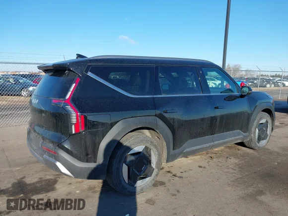 ✅ 2024 Kia EV9 Wind • VIN: KNDAFFS58R6022482 • Лот: 41688945. Опубліковано раніше на IAAI з пробігом 8 907 миль. Безкоштовний доступ до архіву аукціонних продажів зі США та докладний звіт про історію автомобіля на DreamBid. Зображення 4.