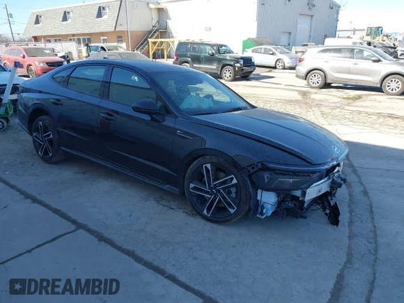 ✅ 2025 Hyundai Sonata N Line • VIN: KMHL54JC8SA522298 • Лот: 44403966. Опубліковано раніше на IAAI з пробігом 8 247 миль. Безкоштовний доступ до архіву аукціонних продажів зі США та докладний звіт про історію автомобіля на DreamBid. Зображення 1.