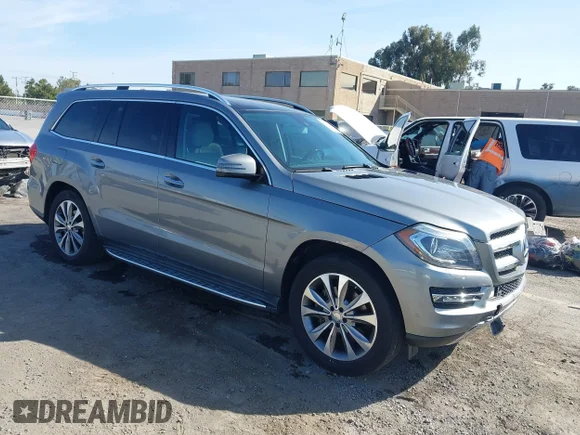 ✅ 2015 Mercedes-Benz GL 450 • VIN: 4JGDF6EE3FA584030 • Lot: 45311718. Wystawiony na IAAI z przebiegiem 81 381 mil. Bezpłatny archiwum sprzedaży aukcyjnych z USA i szczegółowy raport historii pojazdu na DreamBid. Zdjęcie 1.