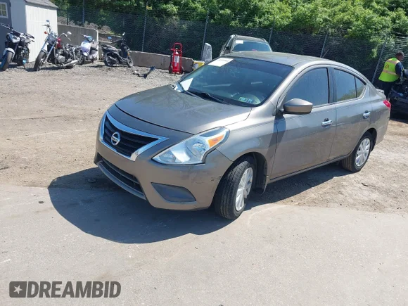 ✅ 2015 Nissan Versa S • VIN: 3N1CN7AP9FL952321 • Lot: 44931866. Wystawiony na IAAI z przebiegiem 104 118 mil. Bezpłatny archiwum sprzedaży aukcyjnych z USA i szczegółowy raport historii pojazdu na DreamBid. Zdjęcie 2.