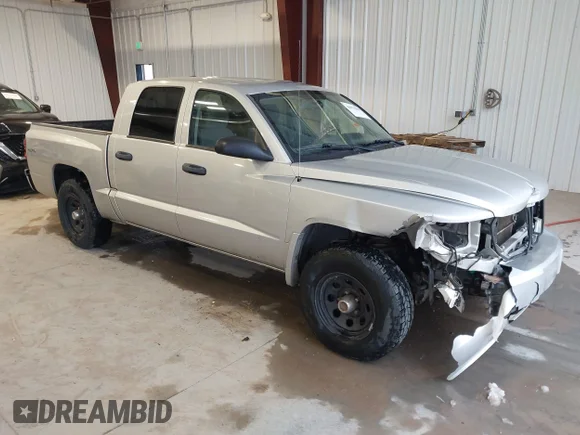 ✅ 2008 Dodge Dakota SLT • VIN: 1D7HW48N18S562245 • Lot: 40939208. Wystawiony na IAAI z przebiegiem 230 571 mil. Bezpłatny archiwum sprzedaży aukcyjnych z USA i szczegółowy raport historii pojazdu na DreamBid. Zdjęcie 1.