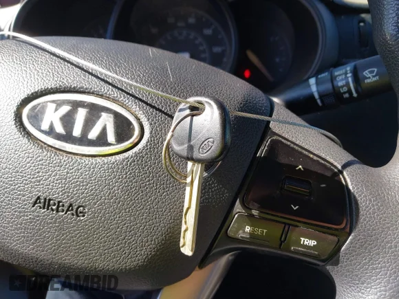 ✅ 2012 Kia Rio LX • VIN: KNADM4A32C6041931 • Лот: 43594916. Опубліковано раніше на IAAI з пробігом 210 108 миль. Безкоштовний доступ до архіву аукціонних продажів зі США та докладний звіт про історію автомобіля на DreamBid. Зображення 11.