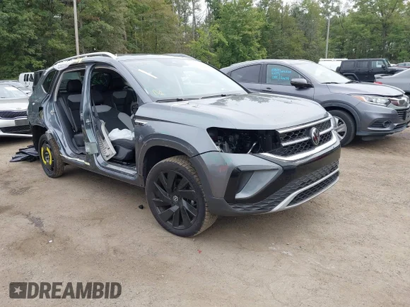 ✅ 2024 Volkswagen Taos SEL • VIN: 3VV4X7B27RM118367 • Lot: 43320789. Wystawiony na IAAI z przebiegiem 9 463 mil. Bezpłatny archiwum sprzedaży aukcyjnych z USA i szczegółowy raport historii pojazdu na DreamBid. Zdjęcie 1.