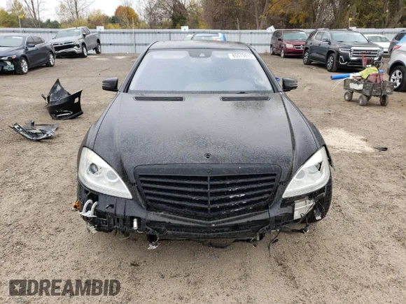 ✅ 2010 Mercedes-Benz S 550 • VIN: WDDNG7BB6AA311815 • Lot: 85513815. Wystawiony na Copart z przebiegiem Nie podano. Bezpłatny archiwum sprzedaży aukcyjnych z USA i szczegółowy raport historii pojazdu na DreamBid. Zdjęcie 5.