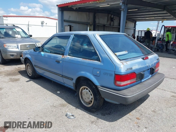 ✅ 1988 Mazda 323 • VIN: JM1BF232XJ0160582 • Lot: 42200238. Wystawiony na IAAI z przebiegiem 30 077 mil. Bezpłatny archiwum sprzedaży aukcyjnych z USA i szczegółowy raport historii pojazdu na DreamBid. Zdjęcie 3.