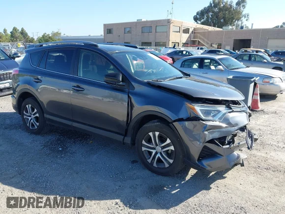 ✅ 2018 Toyota RAV4 LE • VIN: JTMBFREV4JD221711 • Lot: 45262697. Wystawiony na IAAI z przebiegiem 41 452 mil. Bezpłatny archiwum sprzedaży aukcyjnych z USA i szczegółowy raport historii pojazdu na DreamBid. Zdjęcie 1.