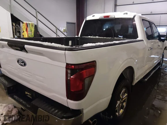 ✅ 2024 Ford F-150 XLT • VIN: 1FTFW3L86RKD33493 • Lot: 44232578. Wystawiony na IAAI z przebiegiem 8 766 mil. Bezpłatny archiwum sprzedaży aukcyjnych z USA i szczegółowy raport historii pojazdu na DreamBid. Zdjęcie 4.