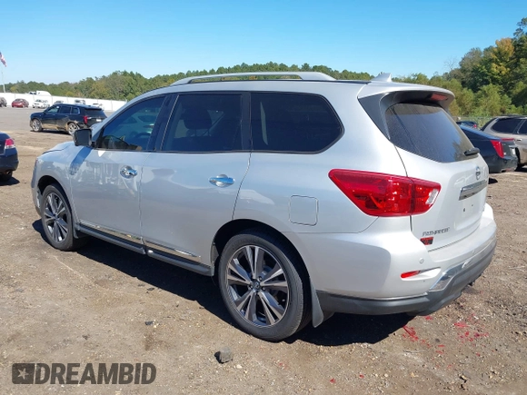 ✅ 2020 Nissan Pathfinder Platinum • VIN: 5N1DR2DM4LC600079 • Lot: 40629524. Wystawiony na IAAI z przebiegiem 89 706 mil. Bezpłatny archiwum sprzedaży aukcyjnych z USA i szczegółowy raport historii pojazdu na DreamBid. Zdjęcie 3.