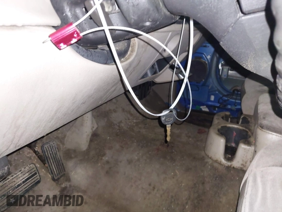 ✅ 2004 Chevrolet Silverado 1500 Work Truck • VIN: 2GCEC19V841377459 • Lot: 42189734. Wystawiony na IAAI z przebiegiem 208 914 mil. Bezpłatny archiwum sprzedaży aukcyjnych z USA i szczegółowy raport historii pojazdu na DreamBid. Zdjęcie 11.
