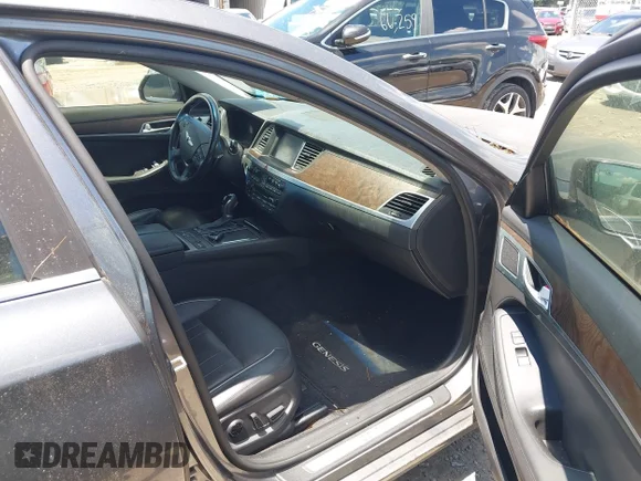 ✅ 2015 Hyundai Genesis 5.0L • VIN: KMHGN4JF9FU070314 • Lot: 42804637. Wystawiony na IAAI z przebiegiem 119 158 mil. Bezpłatny archiwum sprzedaży aukcyjnych z USA i szczegółowy raport historii pojazdu na DreamBid. Zdjęcie 5.