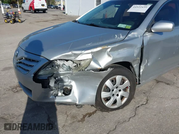 ✅ 2010 Toyota Camry LE • VIN: 4T4BF3EK0AR033014 • Lot: 44522439. Wystawiony na IAAI z przebiegiem 241 449 mil. Bezpłatny archiwum sprzedaży aukcyjnych z USA i szczegółowy raport historii pojazdu na DreamBid. Zdjęcie 6.