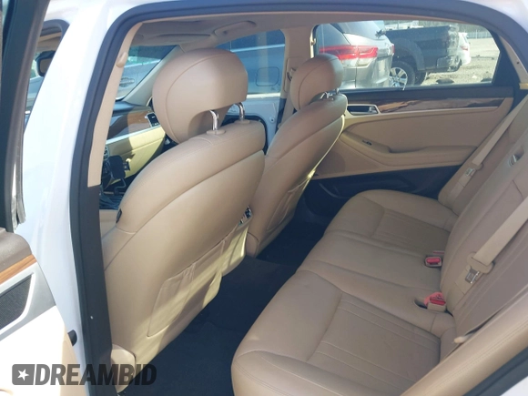 ✅ 2016 Hyundai Genesis 3.8L • VIN: KMHGN4JE4GU126796 • Lot: 44137525. Wystawiony na IAAI z przebiegiem 87 694 mil. Bezpłatny archiwum sprzedaży aukcyjnych z USA i szczegółowy raport historii pojazdu na DreamBid. Zdjęcie 8.