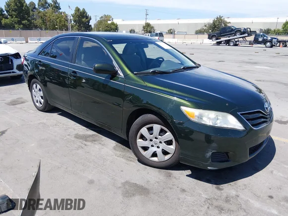 ✅ 2010 Toyota Camry LE • VIN: 4T4BF3EK1AR061405 • Lot: 45518176. Wystawiony na IAAI z przebiegiem 115 708 mil. Bezpłatny archiwum sprzedaży aukcyjnych z USA i szczegółowy raport historii pojazdu na DreamBid. Zdjęcie 1.