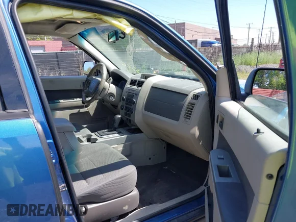 ✅ 2009 Ford Escape XLT • VIN: 1FMCU037X9KA43526 • Lot: 45251151. Wystawiony na IAAI z przebiegiem 194 274 mil. Bezpłatny archiwum sprzedaży aukcyjnych z USA i szczegółowy raport historii pojazdu na DreamBid. Zdjęcie 5.