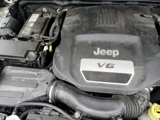 ✅ 2017 Jeep Wrangler Unlimited Sahara • VIN: 1C4BJWEG7HL635225 • Lot: 84765185. Listed on Copart with 93,738 mi. Free auction sales archive from the USA and detailed vehicle history report at DreamBid. Image 14.