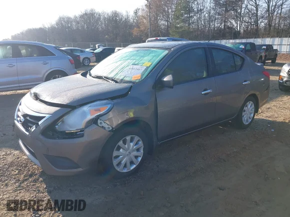 ✅ 2015 Nissan Versa SV • VIN: 3N1CN7AP8FL943707 • Lot: 44012407. Wystawiony na IAAI z przebiegiem 104 462 mil. Bezpłatny archiwum sprzedaży aukcyjnych z USA i szczegółowy raport historii pojazdu na DreamBid. Zdjęcie 2.