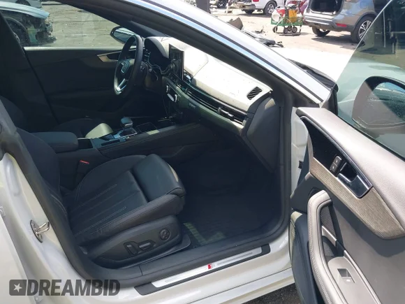 ✅ 2023 Audi A5 Sportback S line Premium Plus • VIN: WAUFACF59PA069637 • Lot: 42948766. Wystawiony na IAAI z przebiegiem 23 518 mil. Bezpłatny archiwum sprzedaży aukcyjnych z USA i szczegółowy raport historii pojazdu na DreamBid. Zdjęcie 5.