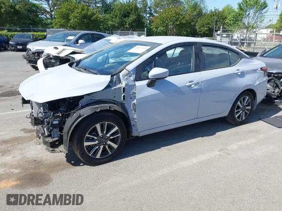 ✅ 2024 Nissan Versa SV • VIN: 3N1CN8EV1RL923267 • Lot: 44872713. Wystawiony na IAAI z przebiegiem 7 551 mil. Bezpłatny archiwum sprzedaży aukcyjnych z USA i szczegółowy raport historii pojazdu na DreamBid. Zdjęcie 2.