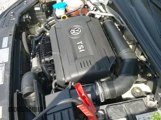 ✅ 2015 Volkswagen Passat S • VIN: 1VWAT7A36FC004720 • Lot: 43091864. Wystawiony na IAAI z przebiegiem 158 117 mil. Bezpłatny archiwum sprzedaży aukcyjnych z USA i szczegółowy raport historii pojazdu na DreamBid. Zdjęcie 13.