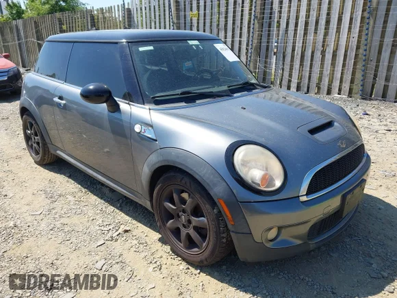 ✅ 2010 MINI Hardtop S • VIN: WMWMF7C59ATZ73648 • Лот: 45024693. Опубликован ранее на IAAI с пробегом 103 408 миль. Бесплатный доступ к архиву аукционных продаж из США и подробный отчёт об истории автомобиля на DreamBid. Изображение 1.