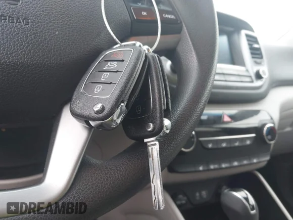 ✅ 2018 Hyundai Tucson SEL • VIN: KM8J3CA46JU693841 • Lot: 44964324. Wystawiony na IAAI z przebiegiem 128 151 mil. Bezpłatny archiwum sprzedaży aukcyjnych z USA i szczegółowy raport historii pojazdu na DreamBid. Zdjęcie 11.