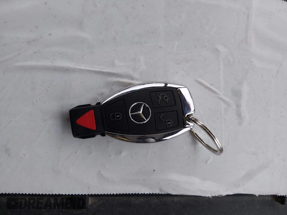 ✅ 2015 Mercedes-Benz C 300 Luxury • VIN: 55SWF4JB3FU053574 • Lot: 44659756. Wystawiony na IAAI z przebiegiem 33 079 mil. Bezpłatny archiwum sprzedaży aukcyjnych z USA i szczegółowy raport historii pojazdu na DreamBid. Zdjęcie 11.