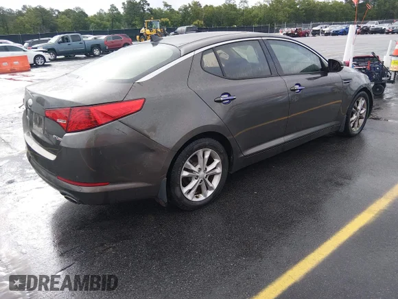 ✅ 2013 Kia Optima EX • VIN: 5XXGN4A79DG215786 • Лот: 45423560. Опубліковано раніше на IAAI з пробігом 134 475 миль. Безкоштовний доступ до архіву аукціонних продажів зі США та докладний звіт про історію автомобіля на DreamBid. Зображення 4.