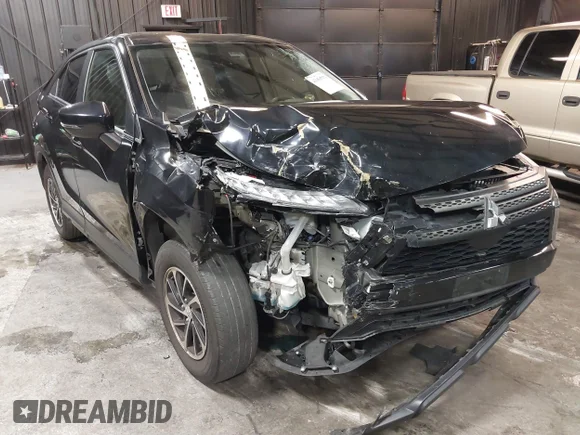✅ 2022 Mitsubishi Eclipse Cross ES • VIN: JA4ATUAA1NZ003318 • Лот: 41063753. Опубликован ранее на IAAI с пробегом 128 416 миль. Бесплатный доступ к архиву аукционных продаж из США и подробный отчёт об истории автомобиля на DreamBid. Изображение 1.