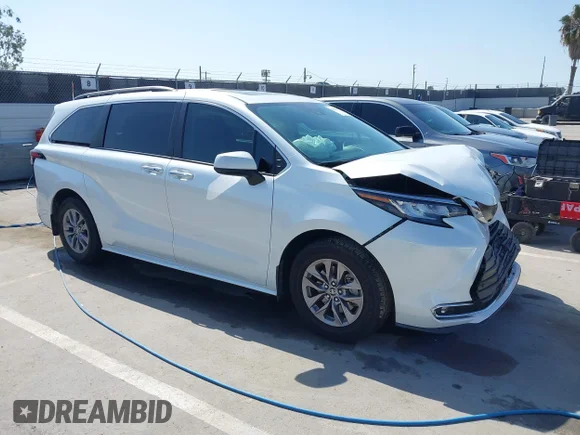 ✅ 2022 Toyota Sienna XLE • VIN: 5TDJRKEC3NS135955 • Lot: 44988453. Wystawiony na IAAI z przebiegiem 30 376 mil. Bezpłatny archiwum sprzedaży aukcyjnych z USA i szczegółowy raport historii pojazdu na DreamBid. Zdjęcie 1.