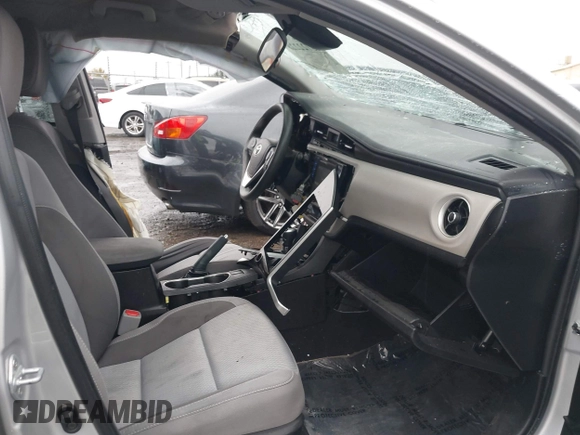 ✅ 2017 Toyota Corolla LE • VIN: 5YFBURHE6HP693403 • Lot: 43722228. Wystawiony na IAAI z przebiegiem 182 265 mil. Bezpłatny archiwum sprzedaży aukcyjnych z USA i szczegółowy raport historii pojazdu na DreamBid. Zdjęcie 5.
