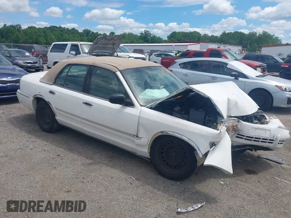 ✅ 2000 Mercury Grand Marquis GS • VIN: 2MEFM74W2YX677147 • Lot: 45319189. Wystawiony na IAAI z przebiegiem 185 074 mil. Bezpłatny archiwum sprzedaży aukcyjnych z USA i szczegółowy raport historii pojazdu na DreamBid. Zdjęcie 1.