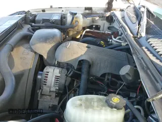 ✅ 2005 Chevrolet Silverado 2500HD Work Truck • VIN: 1GBHC24U15E333373 • Lot: 43697661. Wystawiony na IAAI z przebiegiem 156 992 mil. Bezpłatny archiwum sprzedaży aukcyjnych z USA i szczegółowy raport historii pojazdu na DreamBid. Zdjęcie 17.