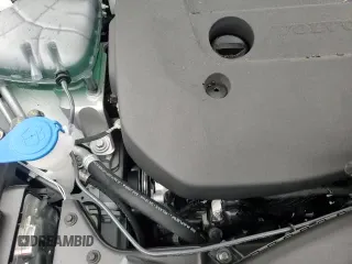 ✅ 2025 Volvo XC40 Core Bright Theme • VIN: YV4L12UJ2S2575195 • Lot: 69201365. Listed on Copart with 1,931 mi. Free auction sales archive from the USA and detailed vehicle history report at DreamBid. Image 14.