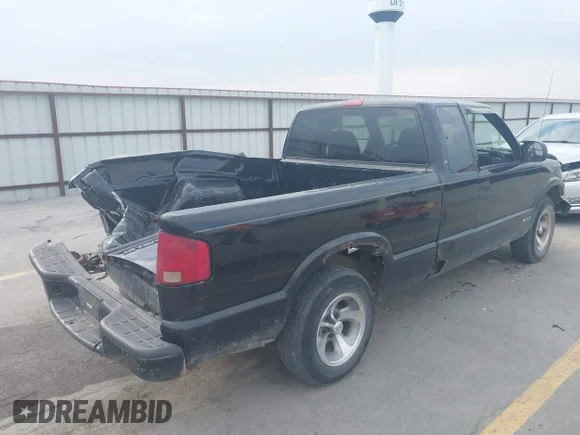 ✅ 2000 Chevrolet S-10 LS • VIN: 1GCCS1956Y8274912 • Lot: 42454838. Listed on IAAI with 186,772 mi. Free auction sales archive from the USA and detailed vehicle history report at DreamBid. Image 4.
