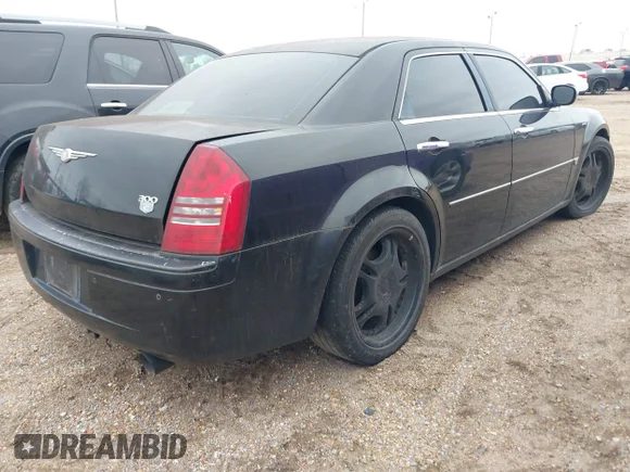✅ 2006 Chrysler 300 C • VIN: 2C3LA63H66H288470 • Lot: 41490785. Wystawiony na IAAI z przebiegiem 216 041 mil. Bezpłatny archiwum sprzedaży aukcyjnych z USA i szczegółowy raport historii pojazdu na DreamBid. Zdjęcie 4.
