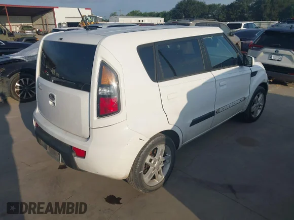 ✅ 2010 Kia Soul + • VIN: KNDJT2A27A7703112 • Lot: 45191585. Wystawiony na IAAI z przebiegiem 206 374 mil. Bezpłatny archiwum sprzedaży aukcyjnych z USA i szczegółowy raport historii pojazdu na DreamBid. Zdjęcie 4.