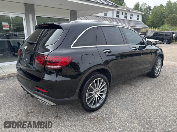 ✅ 2020 Mercedes-Benz GLC 300 • VIN: W1N0G8DB9LF770066 • Lot: 42943582. Listed on IAAI with 109,180 mi. Free auction sales archive from the USA and detailed vehicle history report at DreamBid. Image 4.