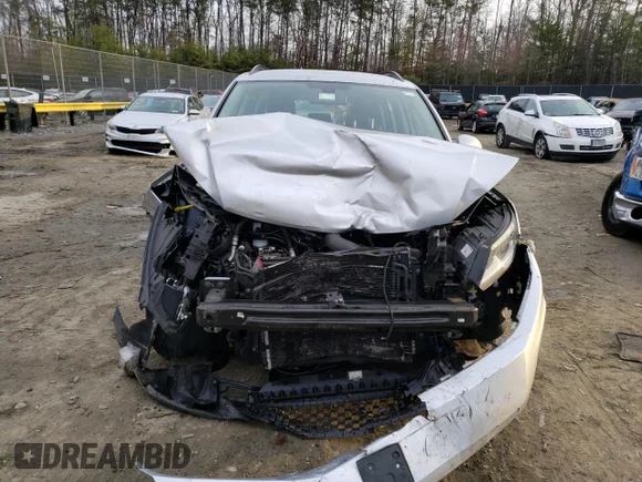 ✅ 2017 Volkswagen Tiguan S • VIN: WVGBV7AX1HW510084 • Лот: 43501123. Опубліковано раніше на Copart з пробігом 49 389 миль. Безкоштовний доступ до архіву аукціонних продажів зі США та докладний звіт про історію автомобіля на DreamBid. Зображення 5.