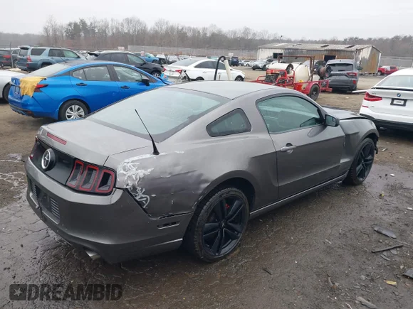 ✅ 2014 Ford Mustang Premium • VIN: 1ZVBP8AM8E5290659 • Lot: 44121143. Wystawiony na IAAI z przebiegiem 130 603 mil. Bezpłatny archiwum sprzedaży aukcyjnych z USA i szczegółowy raport historii pojazdu na DreamBid. Zdjęcie 4.