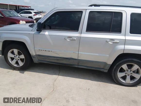 ✅ 2011 Jeep Patriot Latitude • VIN: 1J4NT1GB5BD213834 • Лот: 45422054. Опубліковано раніше на IAAI з пробігом 227 461 миль. Безкоштовний доступ до архіву аукціонних продажів зі США та докладний звіт про історію автомобіля на DreamBid. Зображення 6.
