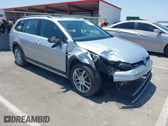 ✅ 2017 Volkswagen Golf S • VIN: 3VWH17AU7HM530336 • Lot: 42454700. Wystawiony na IAAI z przebiegiem 60 208 mil. Bezpłatny archiwum sprzedaży aukcyjnych z USA i szczegółowy raport historii pojazdu na DreamBid. Zdjęcie 1.