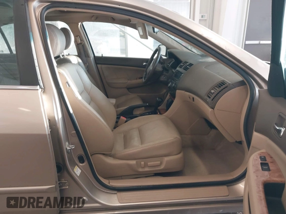 ✅ 2004 Honda Accord EX • VIN: 1HGCM66564A045582 • Lot: 44313603. Wystawiony na IAAI z przebiegiem 219 862 mil. Bezpłatny archiwum sprzedaży aukcyjnych z USA i szczegółowy raport historii pojazdu na DreamBid. Zdjęcie 5.