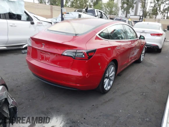✅ 2018 Tesla Model 3 Long Range Battery • VIN: 5YJ3E1EA4JF032894 • Lot: 45190019. Wystawiony na IAAI z przebiegiem 31 914 mil. Bezpłatny archiwum sprzedaży aukcyjnych z USA i szczegółowy raport historii pojazdu na DreamBid. Zdjęcie 4.