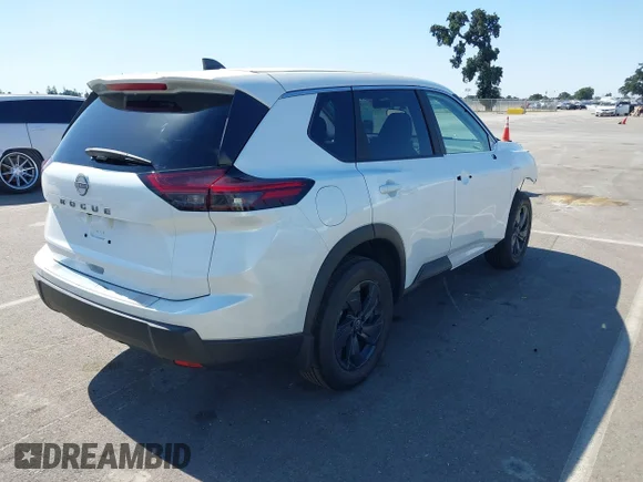 ✅ 2026 Nissan Rogue SV • VIN: 5N1BT3BA1TC795999 • Лот: 45183176. Опубликован ранее на IAAI с пробегом 4 011 миль. Бесплатный доступ к архиву аукционных продаж из США и подробный отчёт об истории автомобиля на DreamBid. Изображение 4.