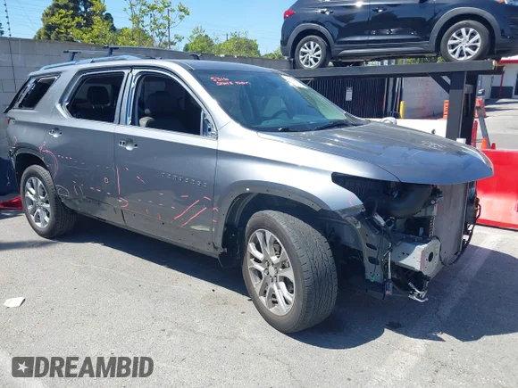 ✅ 2020 Chevrolet Traverse Premier • VIN: 1GNERKKW9LJ110785 • Лот: 44797409. Опубліковано раніше на IAAI з пробігом 37 935 миль. Безкоштовний доступ до архіву аукціонних продажів зі США та докладний звіт про історію автомобіля на DreamBid. Зображення 1.