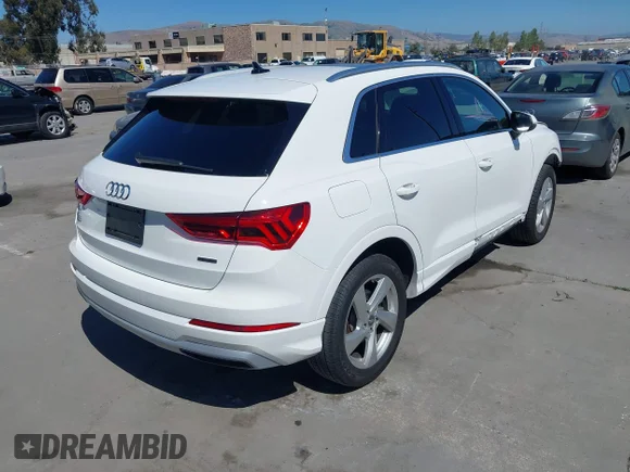 ✅ 2020 Audi Q3 Premium • VIN: WA1AECF36L1045753 • Lot: 42300686. Wystawiony na IAAI z przebiegiem 46 075 mil. Bezpłatny archiwum sprzedaży aukcyjnych z USA i szczegółowy raport historii pojazdu na DreamBid. Zdjęcie 4.
